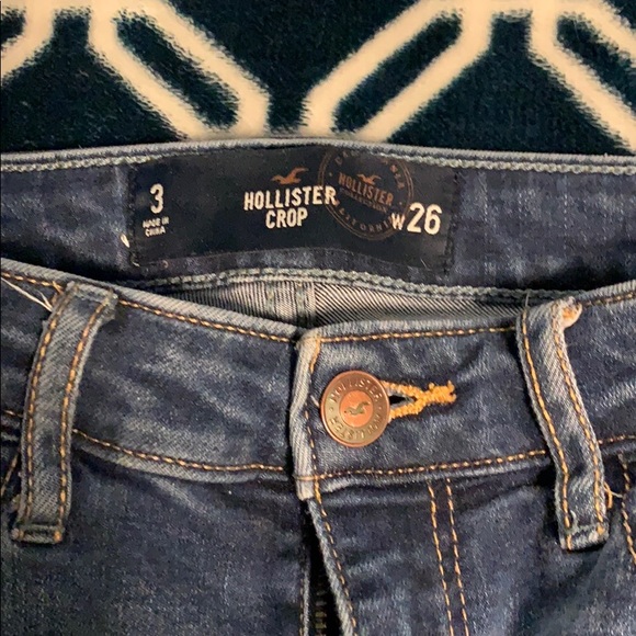 Hollister Mid-Rise Jeans - Picture 3 of 4